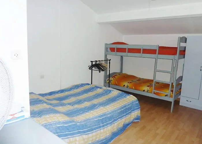 Apartment 6 Pers. Avec Piscine, Tennis Et Petanque - - Fr-1-387-36 *