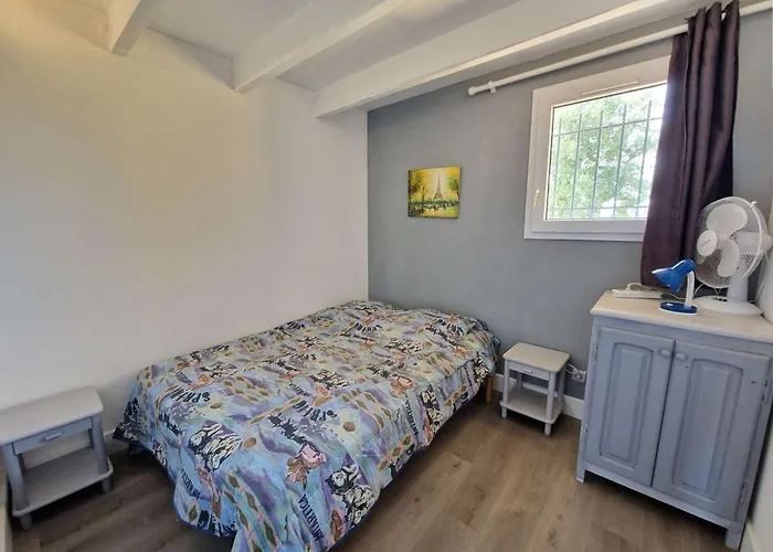 Apartment 6 Pers. Avec Piscine, Tennis Et Petanque - - Fr-1-387-36